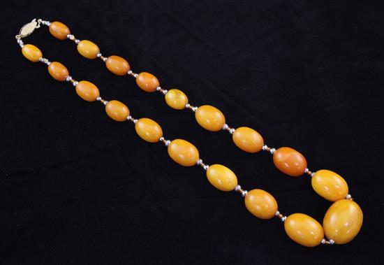 A single strand graduated amber oval bead necklace, 18.5in.